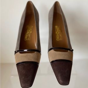 Lovely Salvatore Ferragamo suede pump